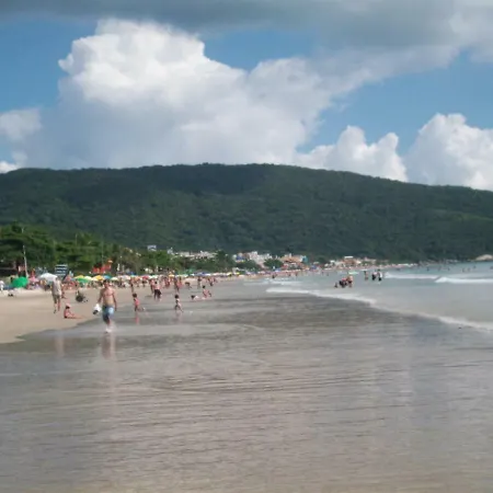 Apto 2 quartos no centro de Bombinhas, 130 metros praia-2